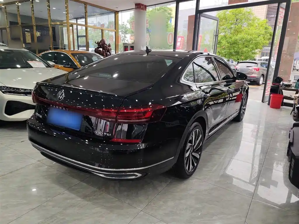 Volkswagen Passat 2023 Facelift 330TSI Luxury Edition фото 13
