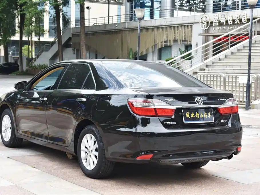 Toyota Camry 2015 2.0G Leading Edition фото 7