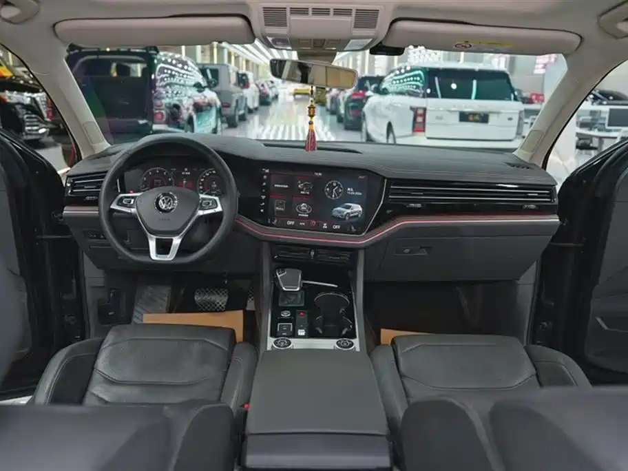 Volkswagen Touareg 2019 3.0TSI Sharp Edge Edition China VI фото 16
