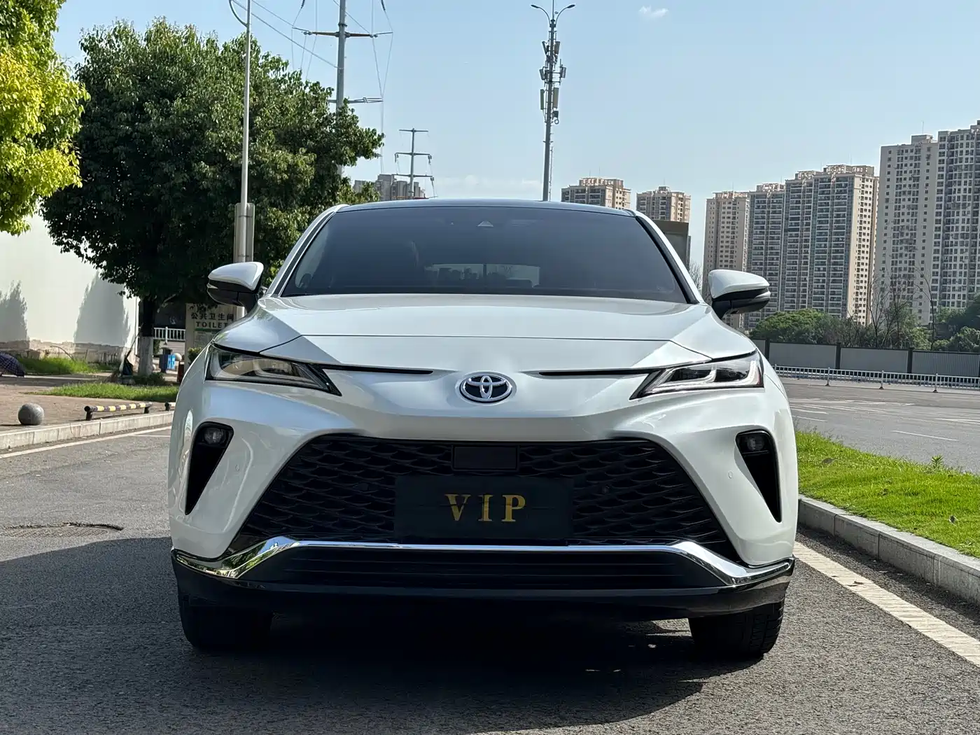 Toyota Venza 2023 2.0L CVT FWD Premium фото 2