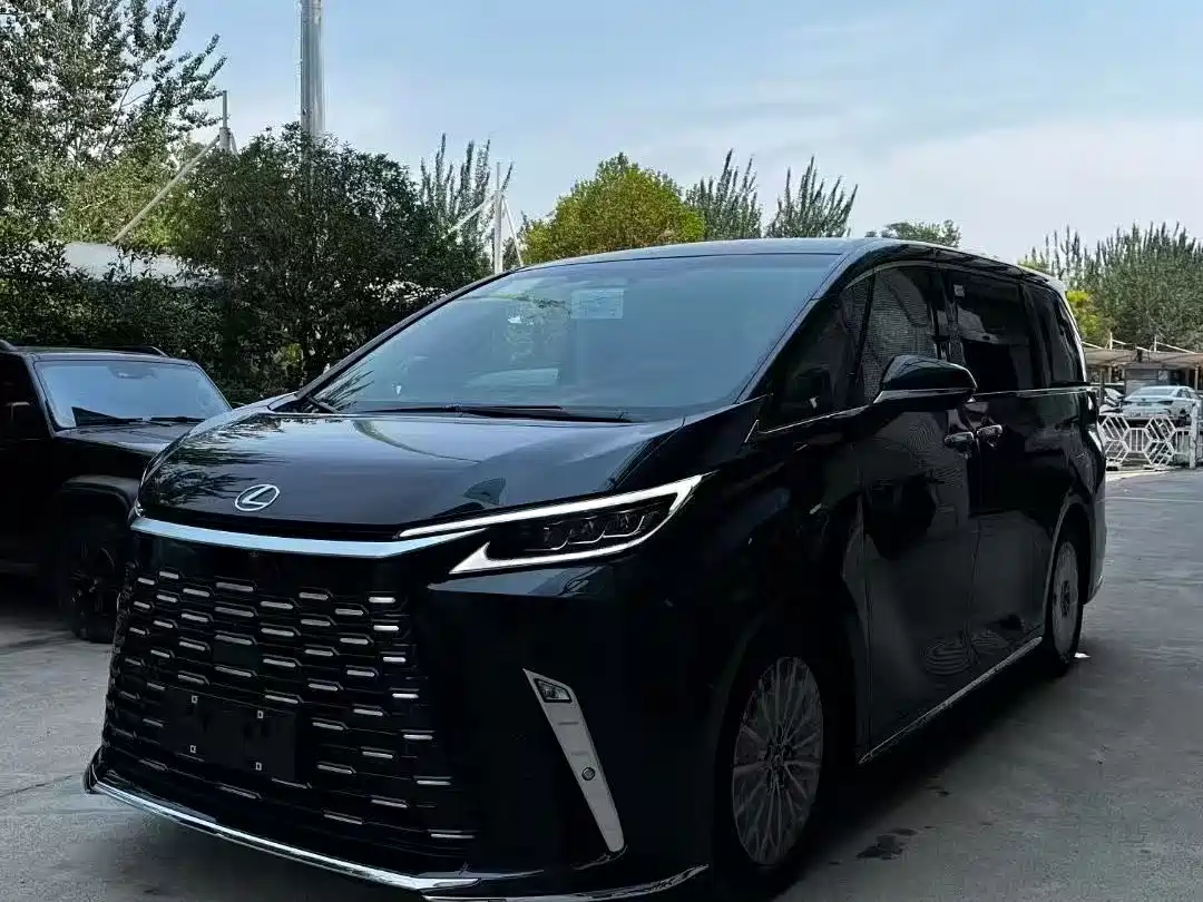 Lexus LM 2025 Model 500h Six-Seater Prestige Edition фото 8
