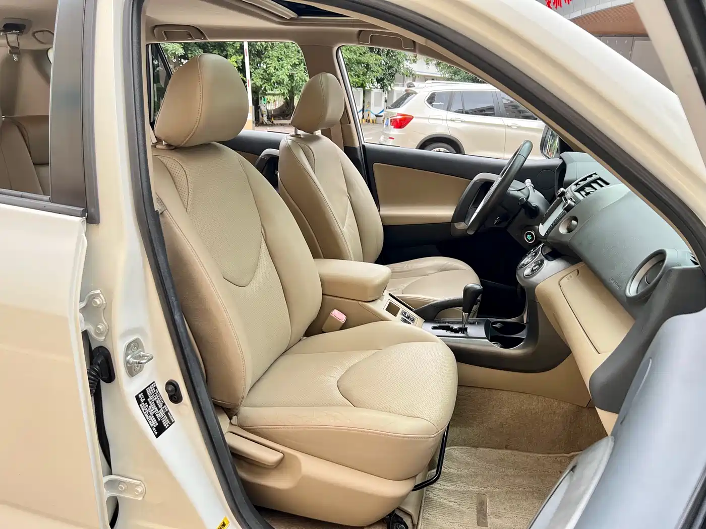 Toyota RAV4 Rongfang 2011 2.4L Automatic 4WD Luxury Edition фото 11