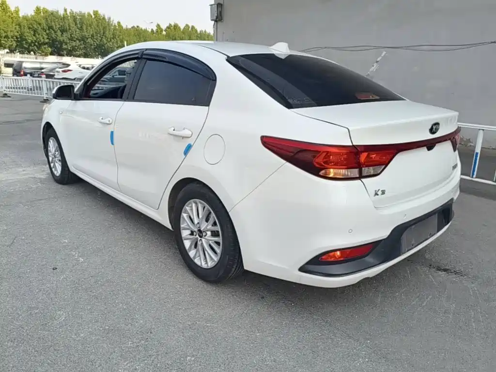 Kia K2 2017 2017 Sedan 1.4L AT GLS