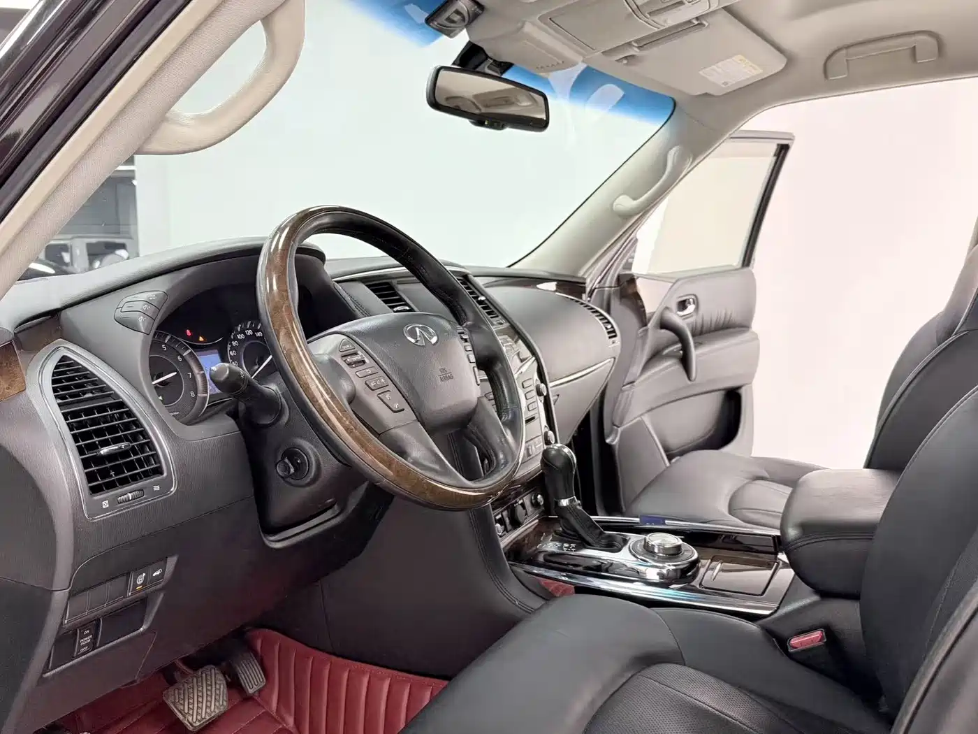 Infiniti QX80 2013 5.6L 4WD фото 7