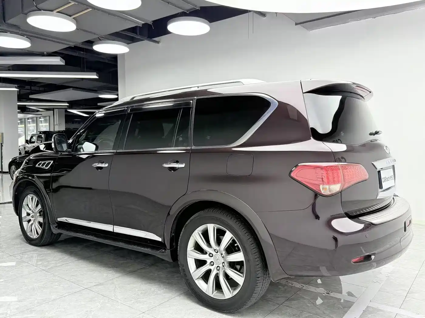 Infiniti QX80 2013 5.6L 4WD фото 6
