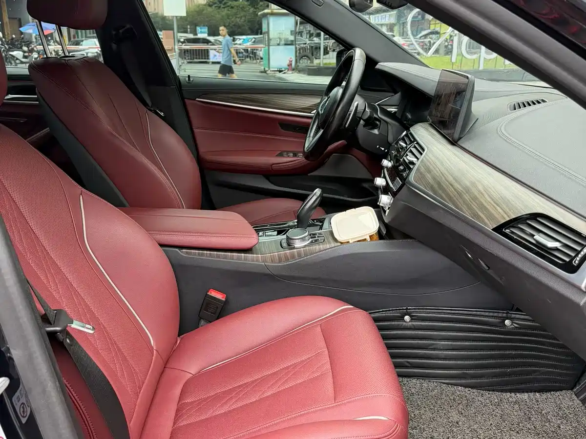 BMW 5 Series 2022 Facelift 530Li Leading M Sport Package фото 4