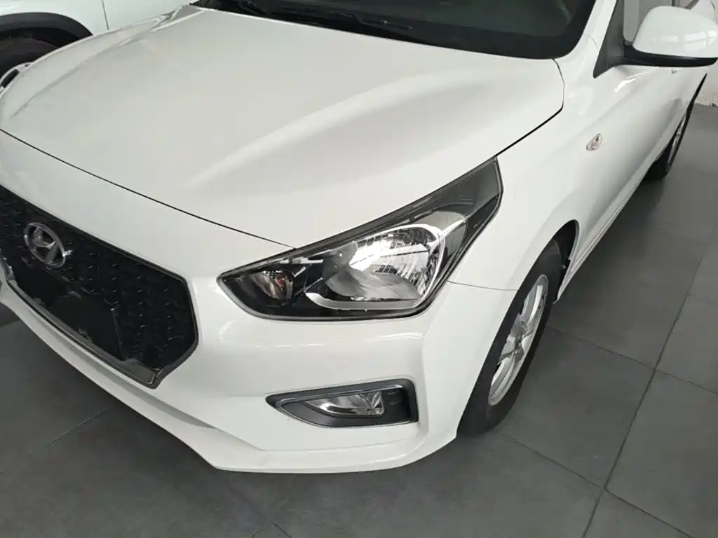 Photo 24 - Hyundai Verna