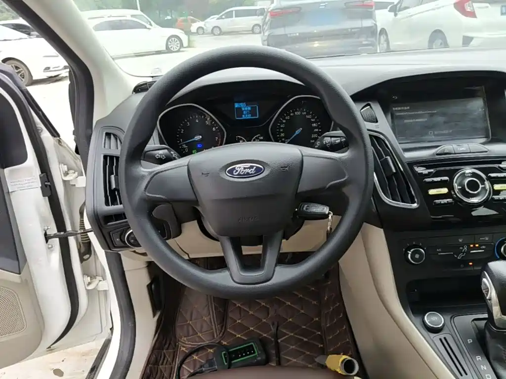 Фото 11 - Ford Focus