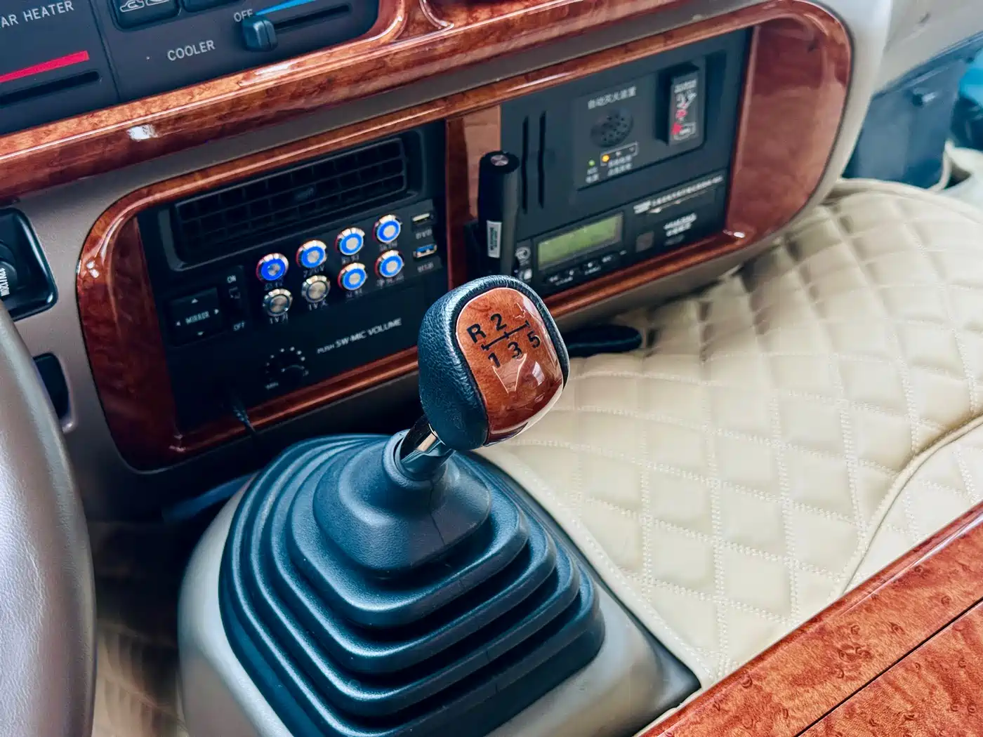 Toyota Coaster 2019 4.0L Luxury Vehicle GRB53L-ZCMEK 20-seater 9GR фото 16