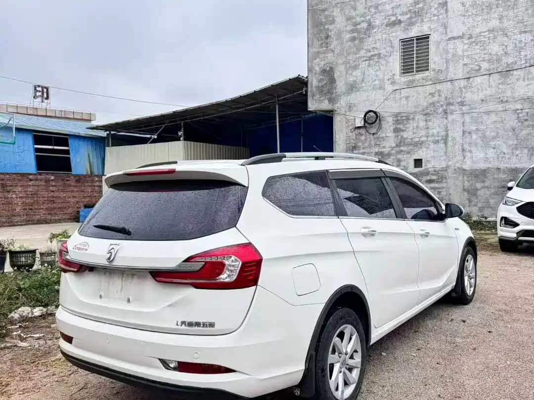 Baojun 310W 2018 2017 1.5L Manual Fashion Edition (China V)