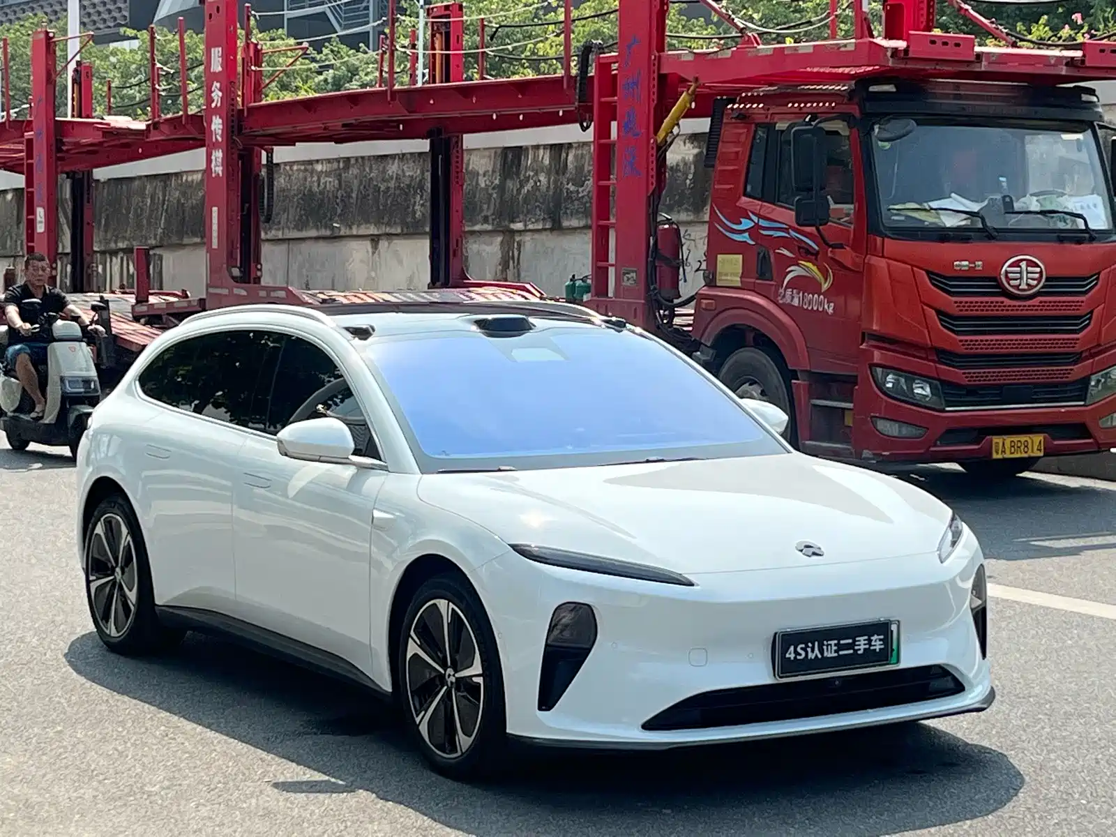 Фото 2 - NIO ET5T