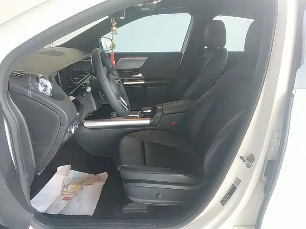 صورة 15 - Mercedes-Benz EQA