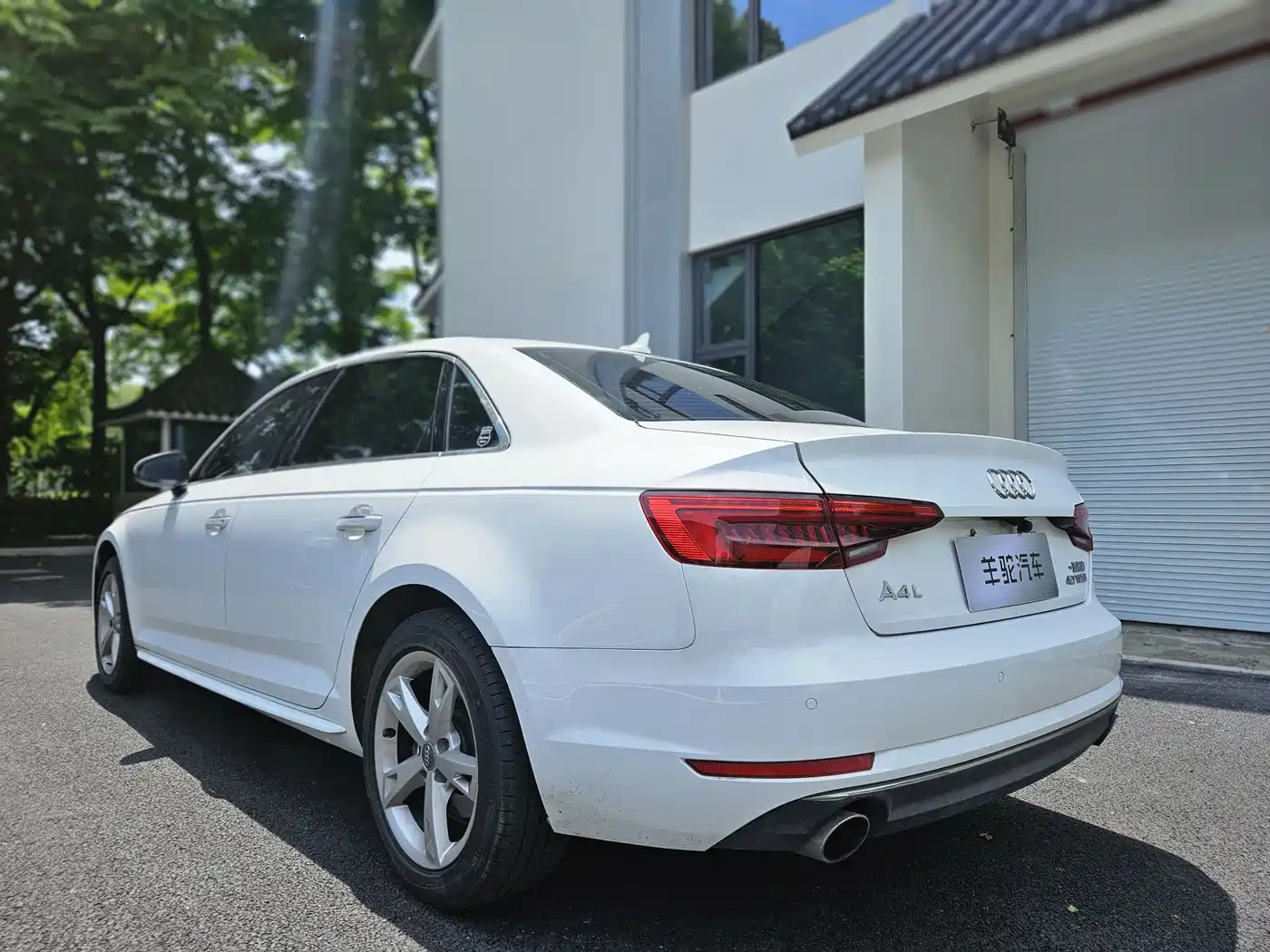 Audi A4L 2017 Plus 40 TFSI Fashion фото 2