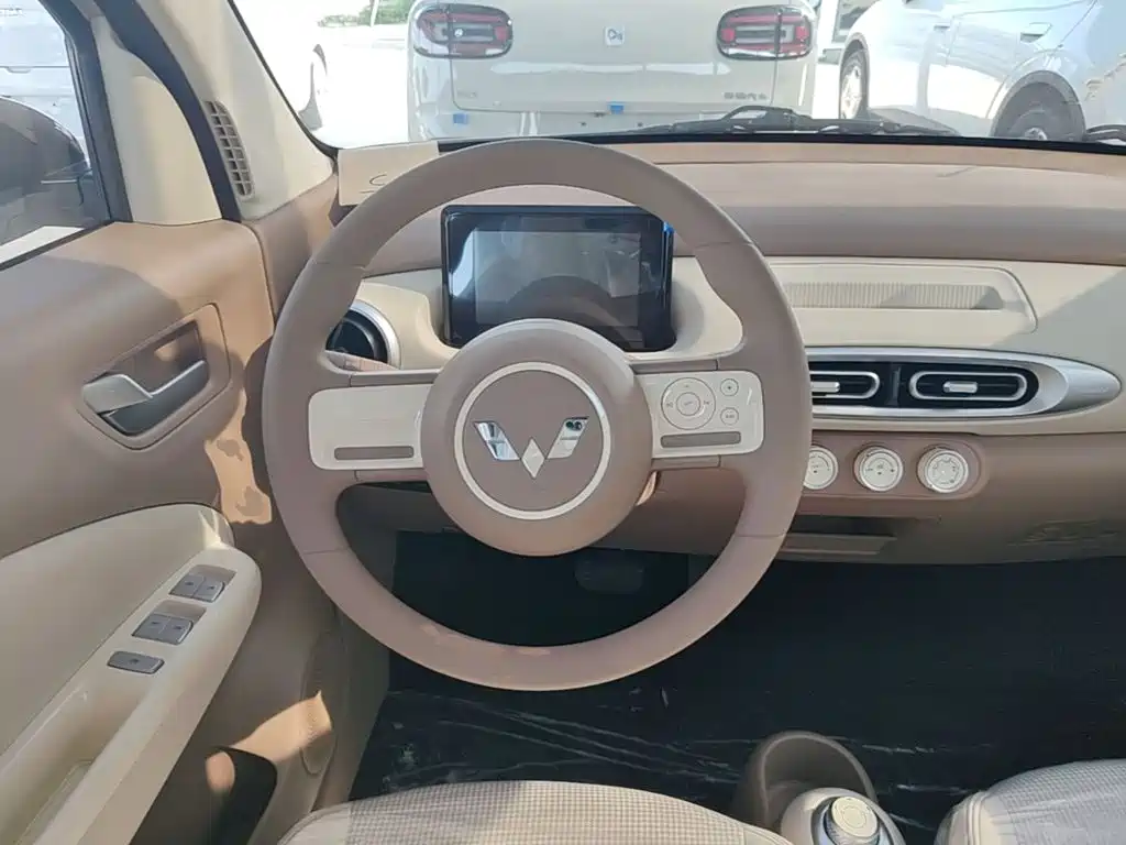 Wuling Motors Hongguang MINIEV 2026 2025 4-Door Advanced