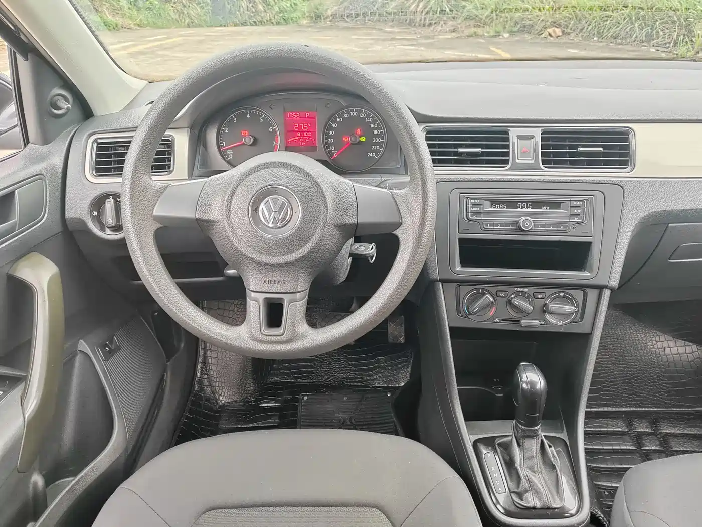 Volkswagen Santana 2015 1.6L Automatic Trend Edition фото 11
