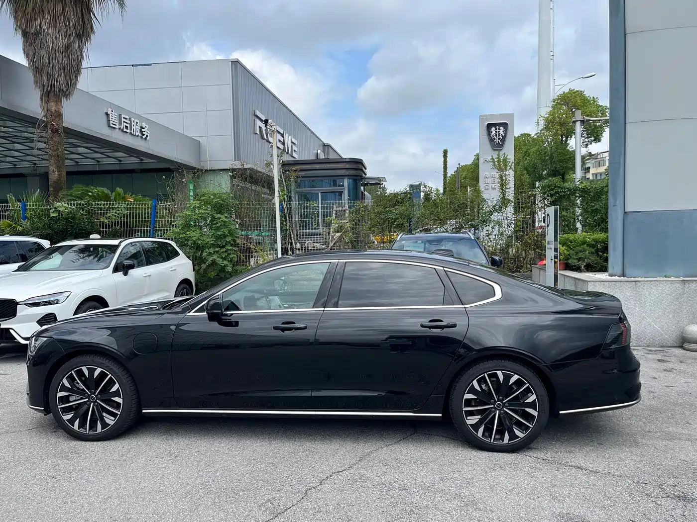 Photo 6 - Volvo S90 Plug-in Hybrid