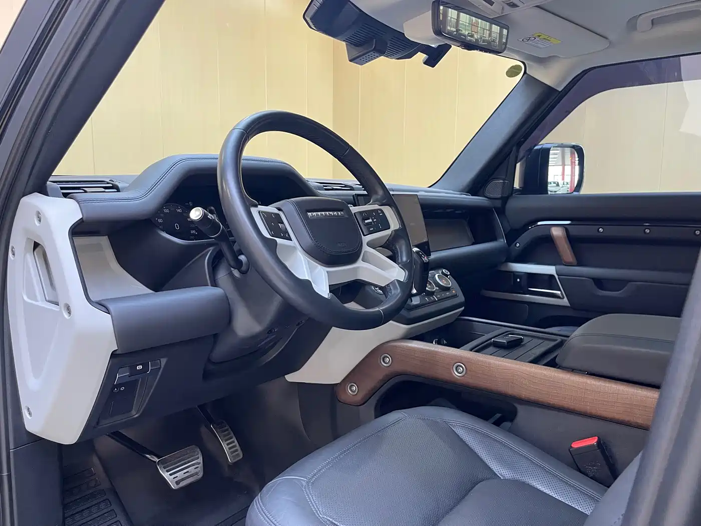 Фото 10 - Land Rover Defender