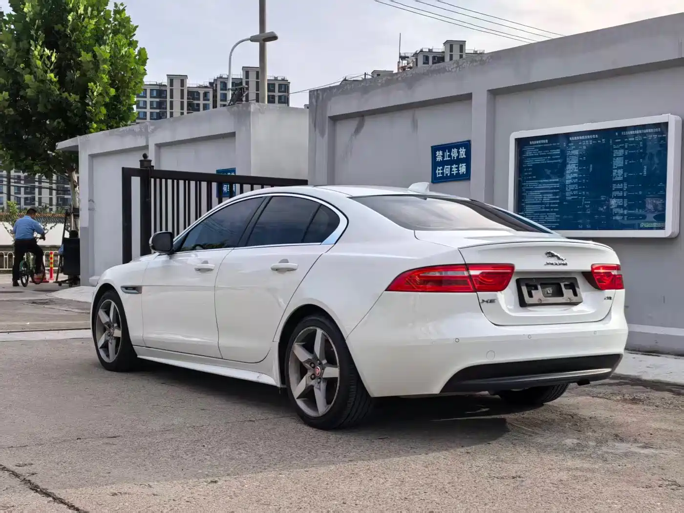 Jaguar XE 2016 2015 2.0T 200PS R-Sport
