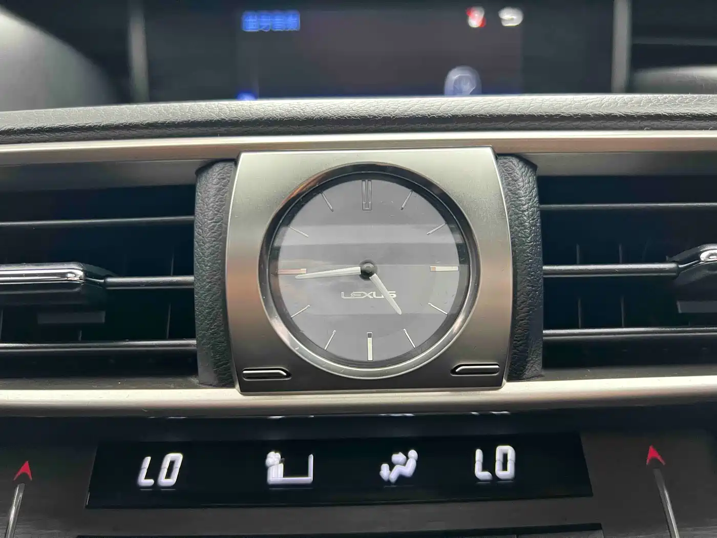 Lexus IS 2017 300 Leading Edition фото 19