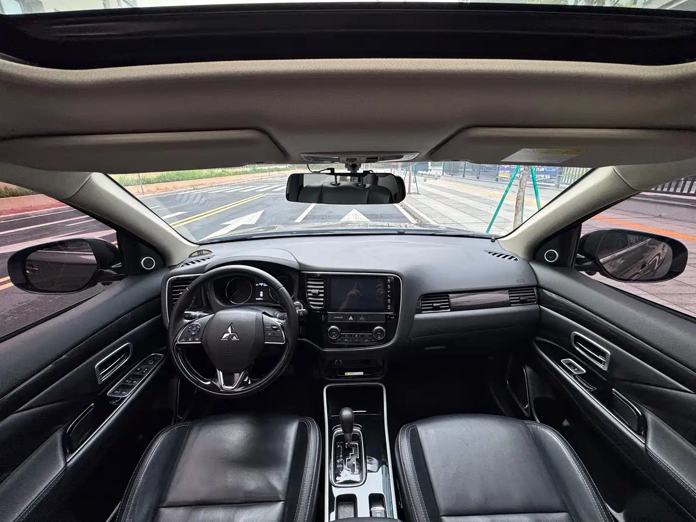 MITSUBISHI OUTLANDER