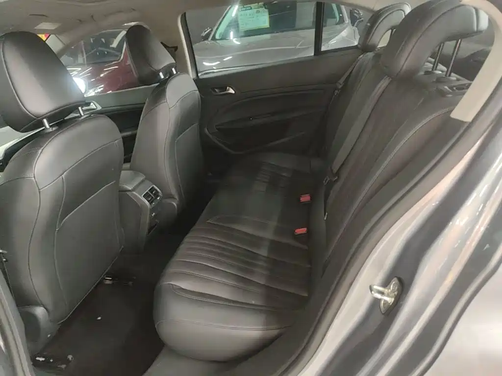 Peugeot 408 2024 2022 1.6T Light Chaser Edition