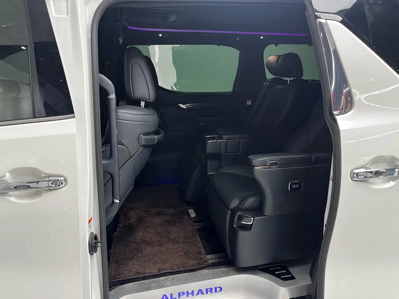 Toyota Alphard 2021 Hybrid 2.5L Premium фото 15