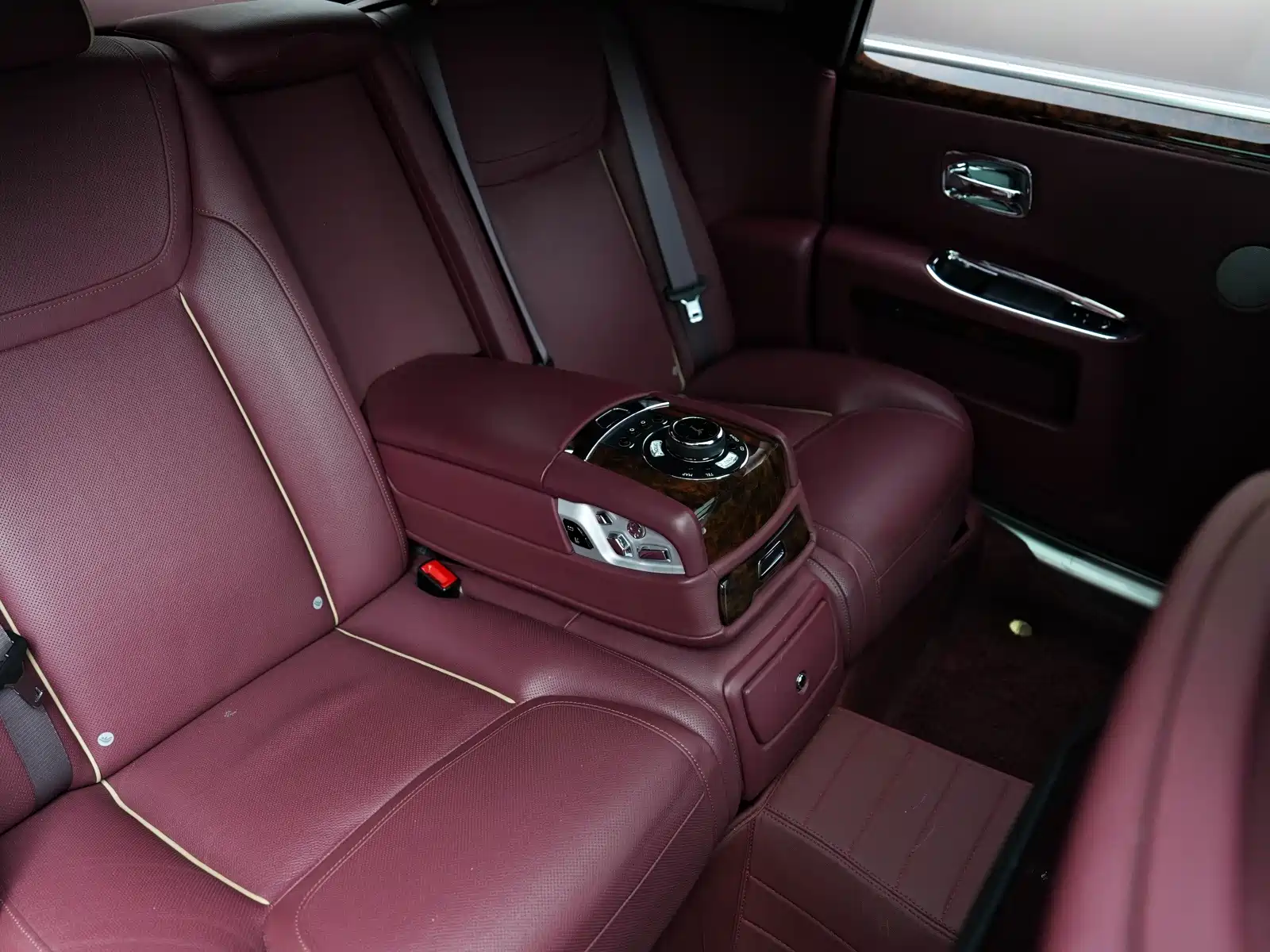 Фото 25 - Rolls-Royce Ghost