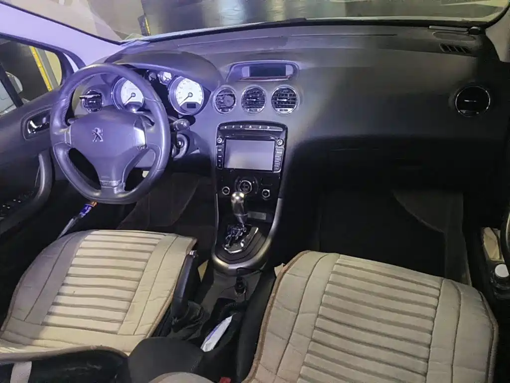 Photo 11 - Peugeot 408