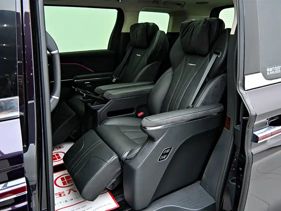 Hongqi HQ9 PHEV 2024 Model 2.0T AWD Luxury Edition фото 16