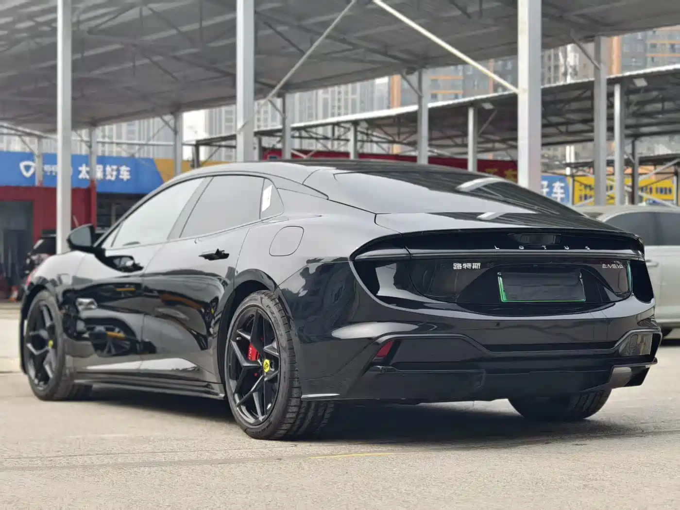 LOTUS SPORTS CAR EMEYA FLOWERS