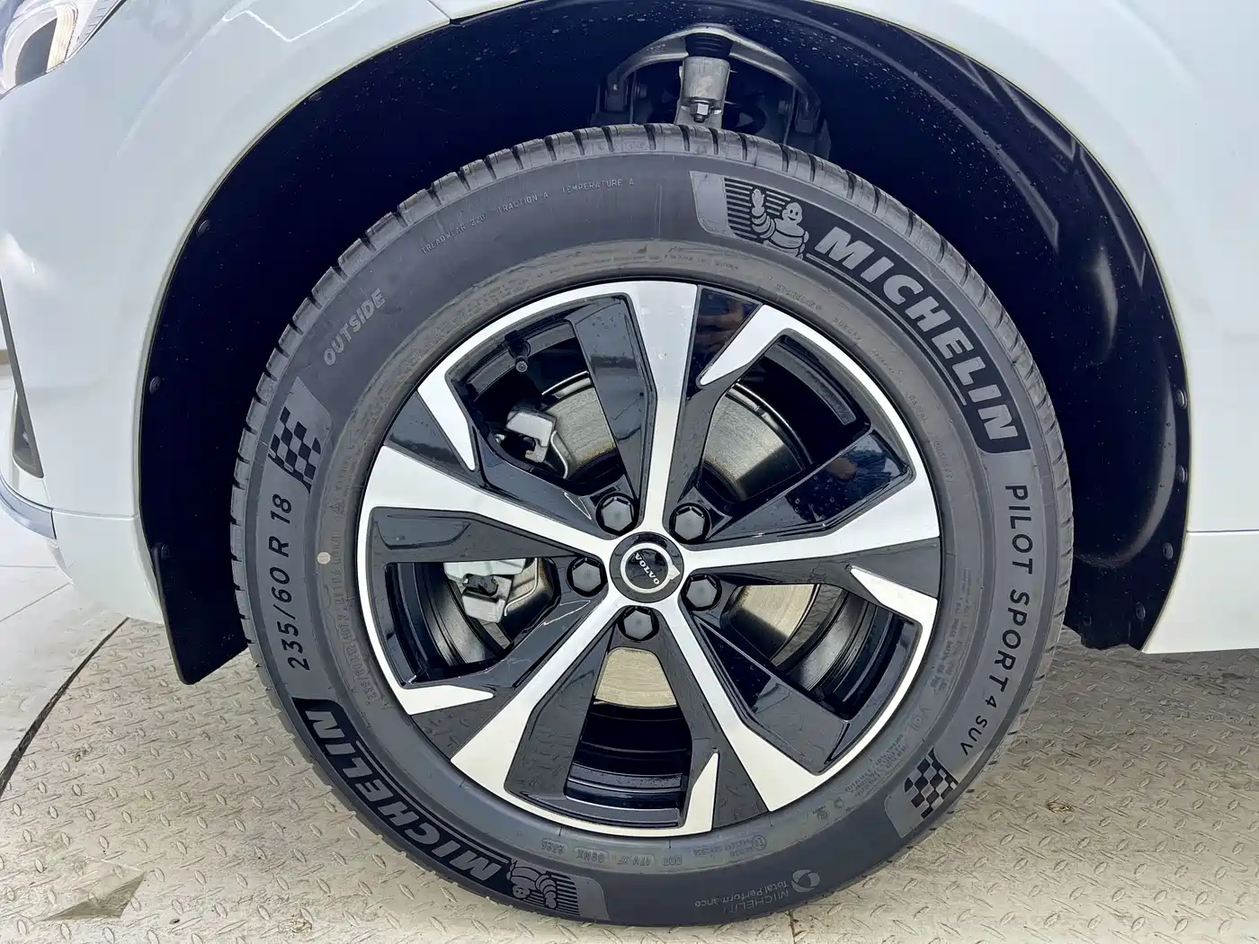 Volvo XC60 2026 2025 B5 AWD Smart Luxury Edition