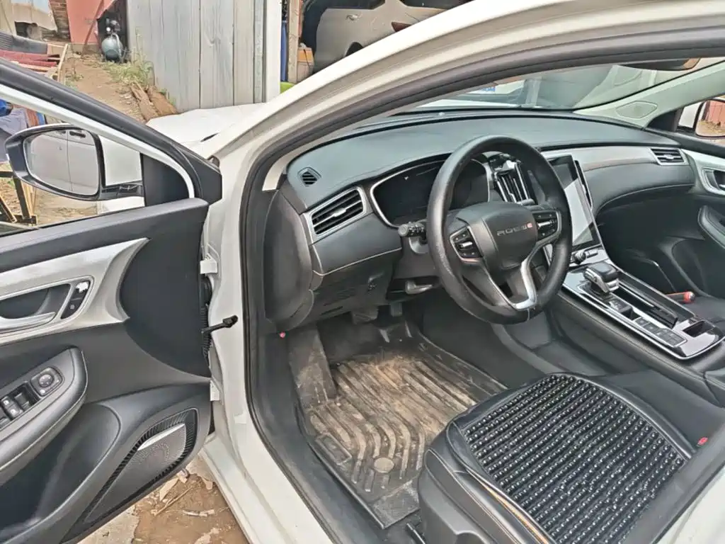 Фото 16 - Roewe i6 MAX EV