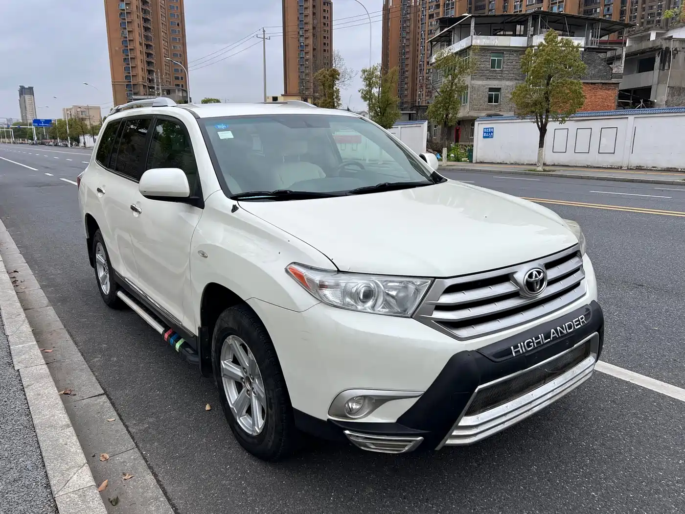 Toyota Highlander 2013 2.7L 2WD 5-seater Purple Gold Edition фото 3