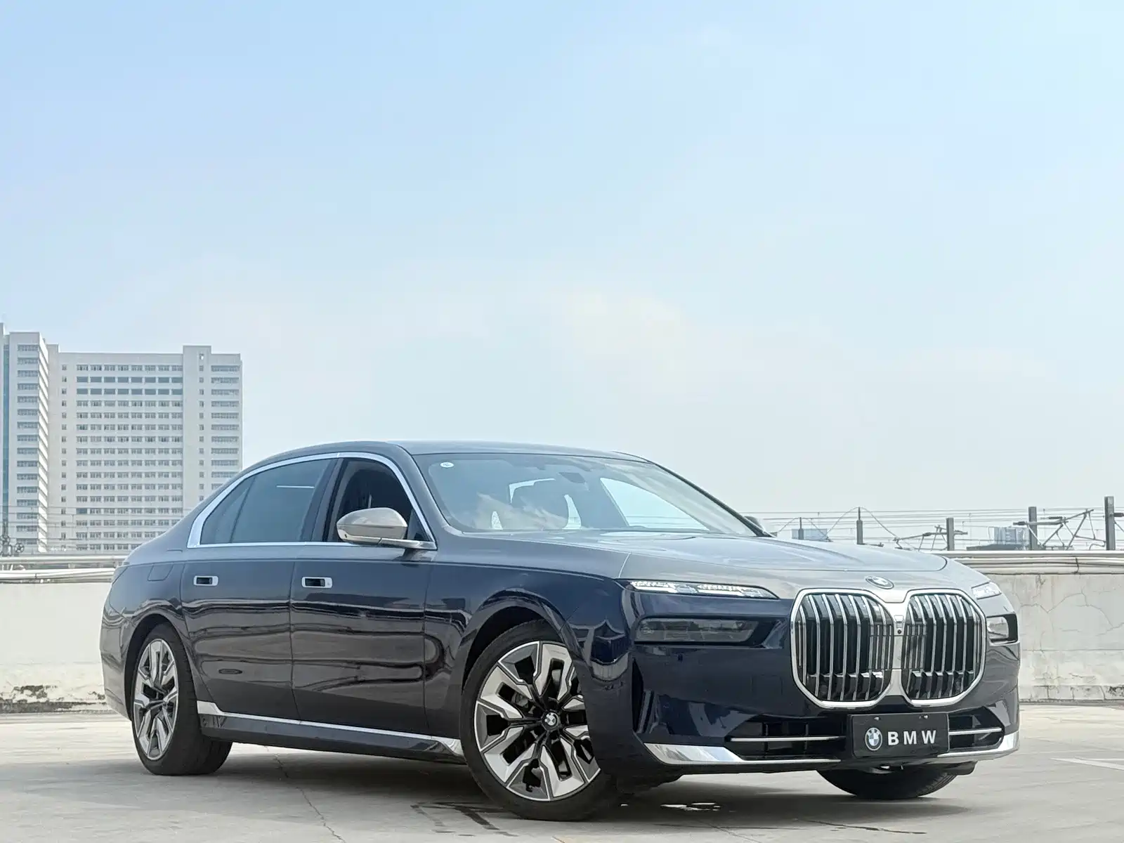Фото 3 - BMW 7 Series