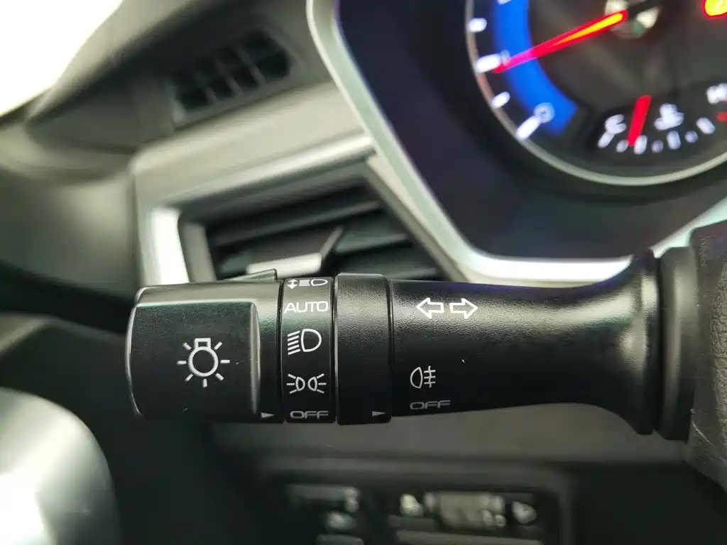 Фото 21 - Geely Vision X3