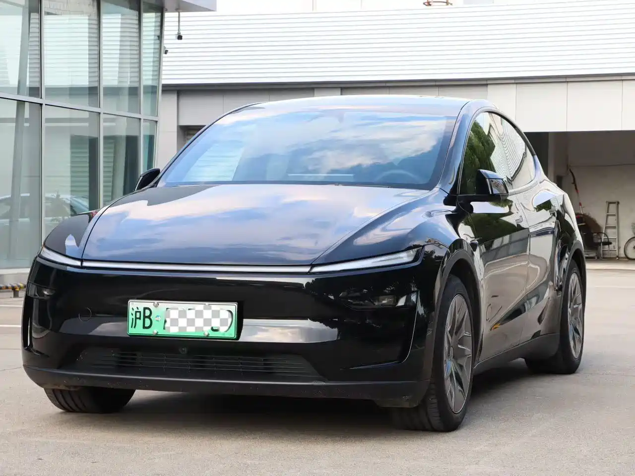 2026 Tesla Model Y L