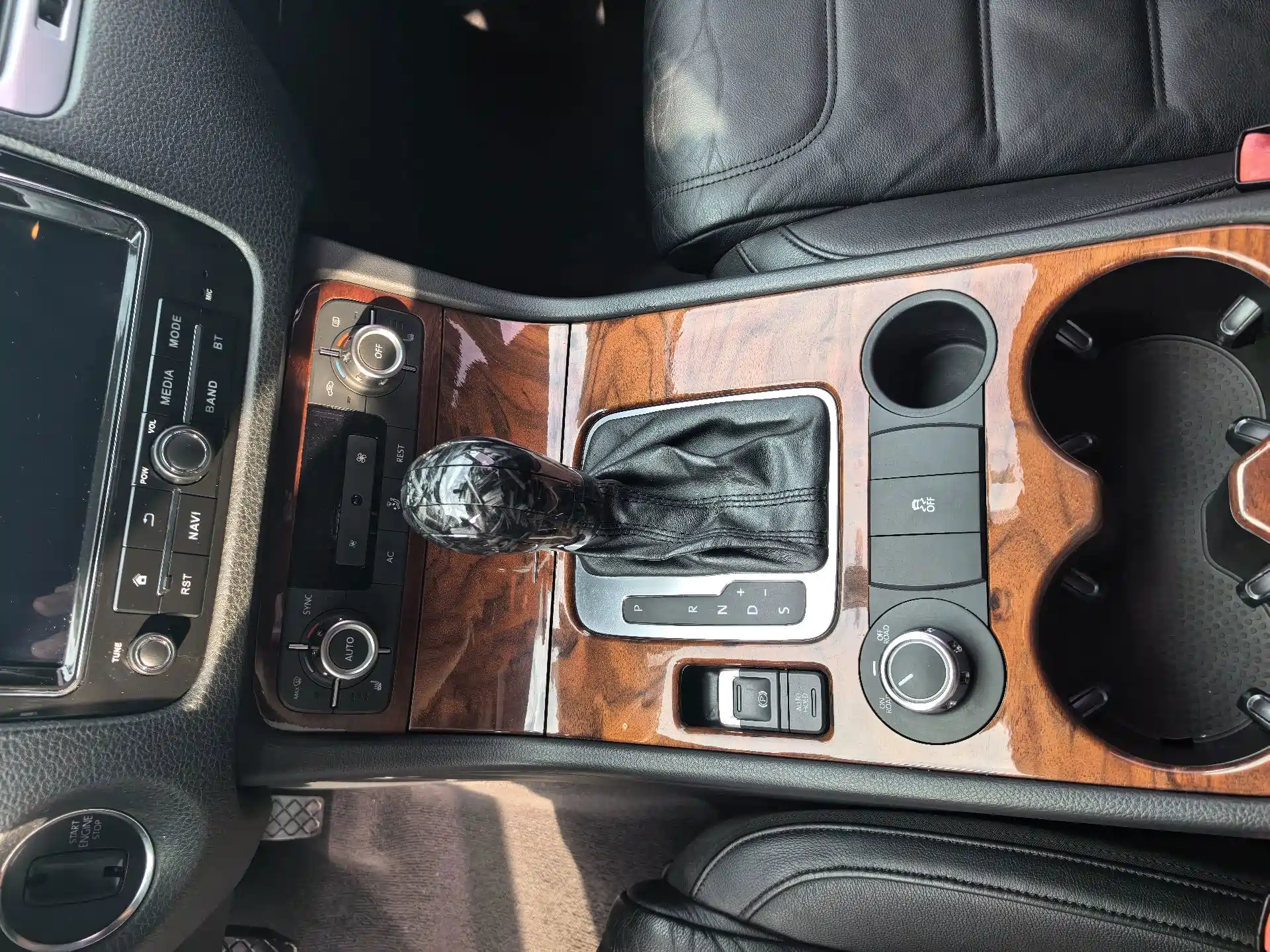 Фото 9 - Volkswagen Touareg