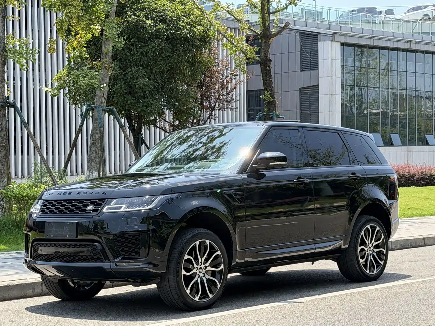 Фото 1 - Land Rover Range Rover Sport