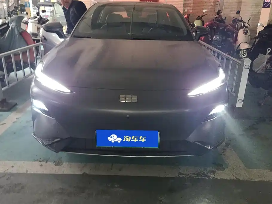 GEELY GALAXY GALAXY E8