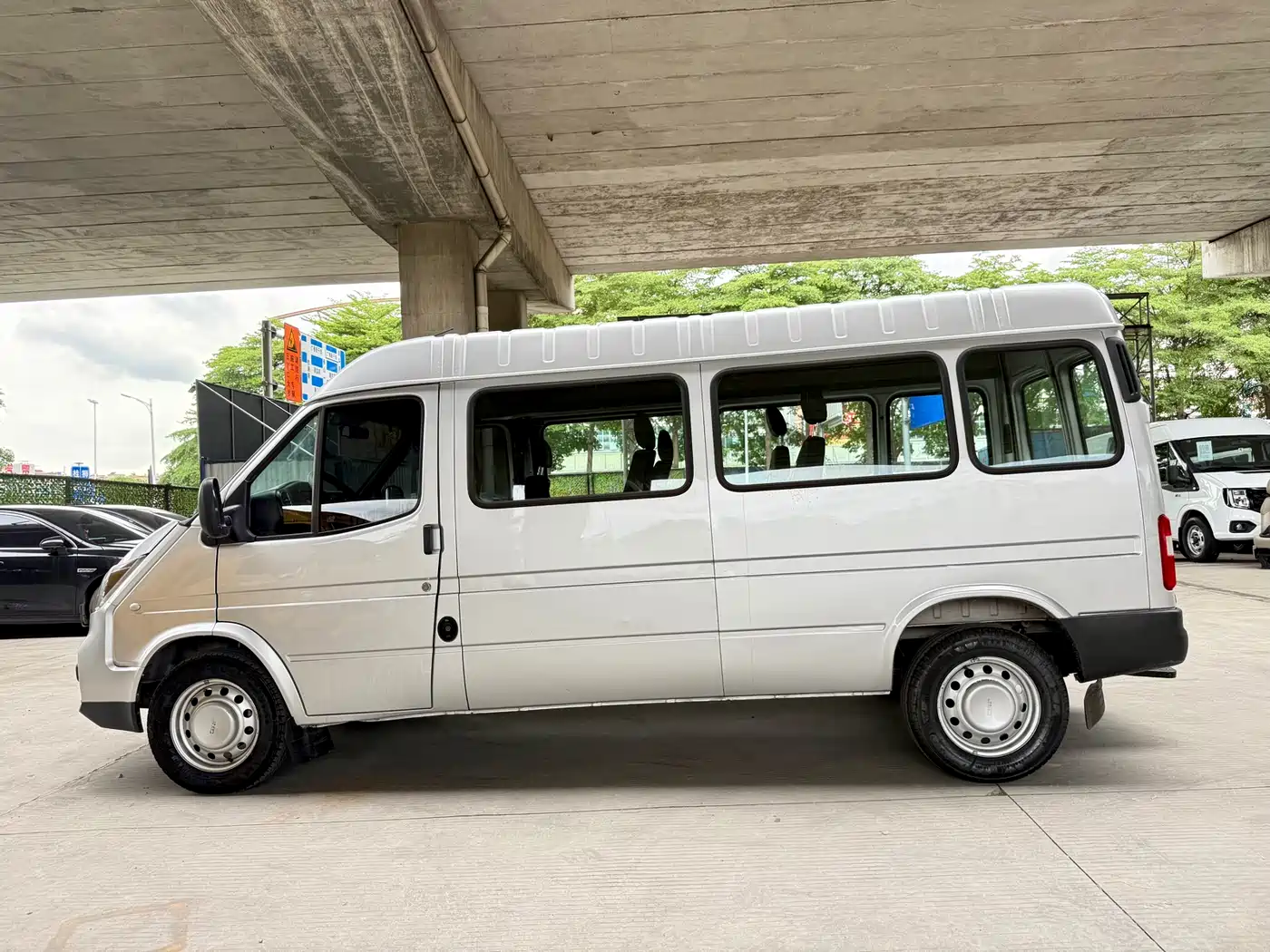 Jiangling Tesun 2022 2021 Model 2.8T Space King Taurus Edition Long Wheelbase Medium-High Roof Single Rear Tire-Step 6-Seater Diesel China VI JX493