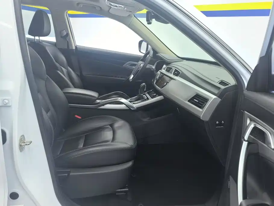 Фото 8 - Geely Atlas
