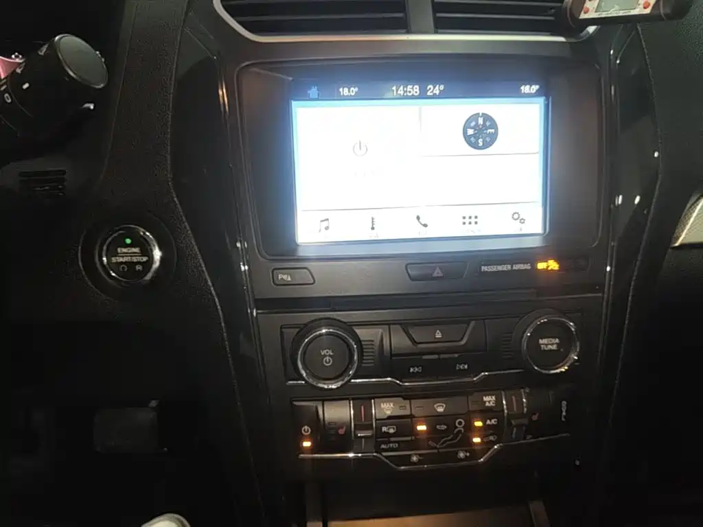Photo 13 - Ford Explorer (Import)