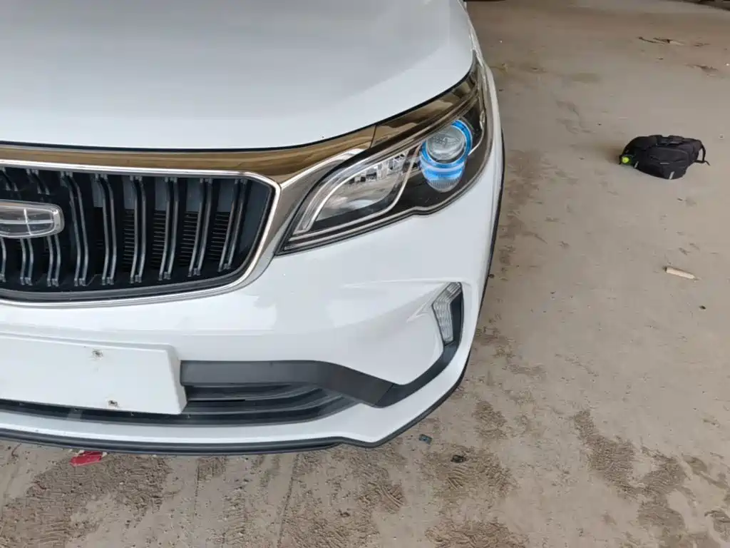 Фото 24 - Geely Vision X3