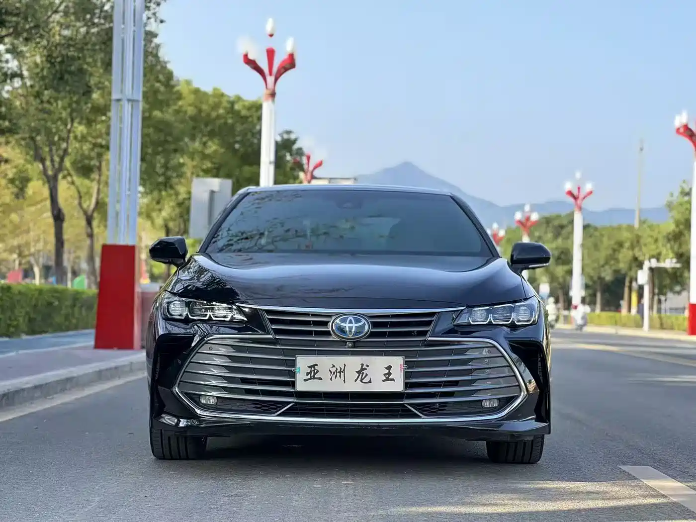 Toyota Avalon 2019 Hybrid 2.5L XLE Premium Edition China VI фото 2