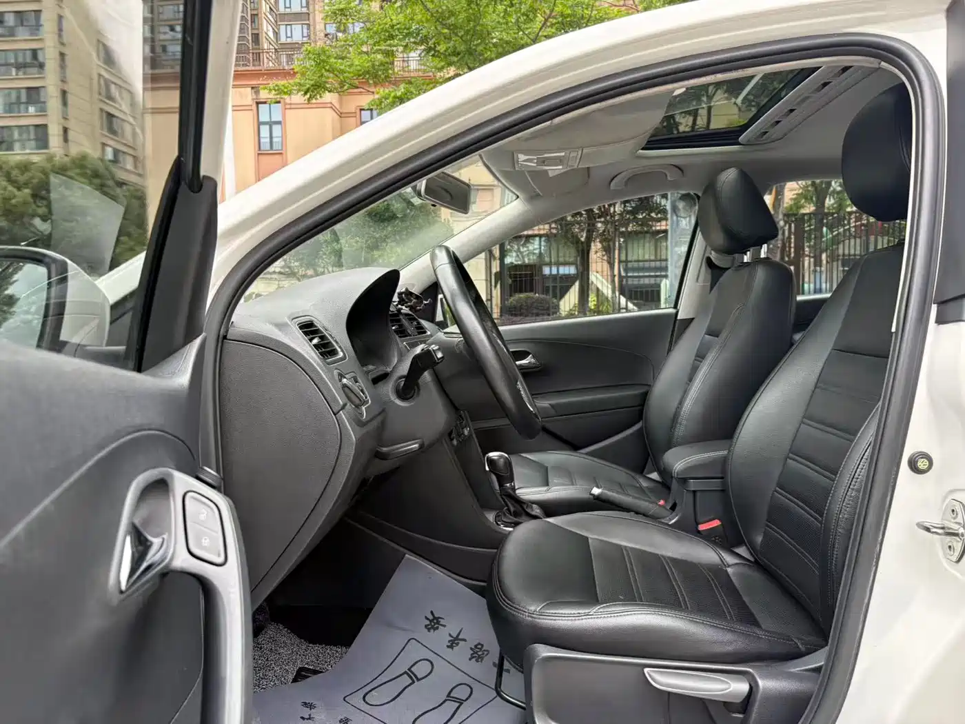 Volkswagen Polo 2016 1.6L Automatic Comfort фото 6