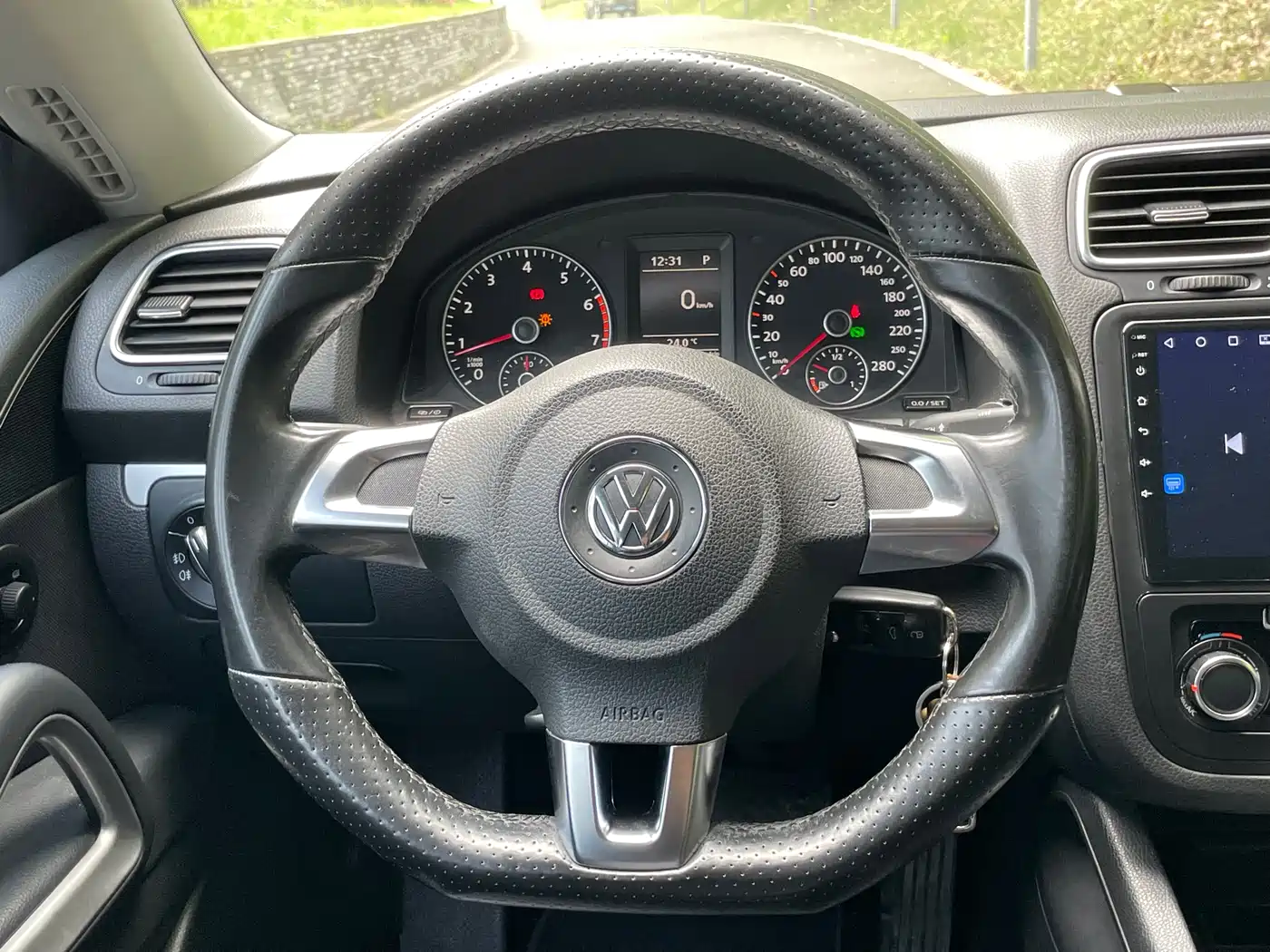 Volkswagen Scirocco 2015 1.4TSI Trend Edition фото 11