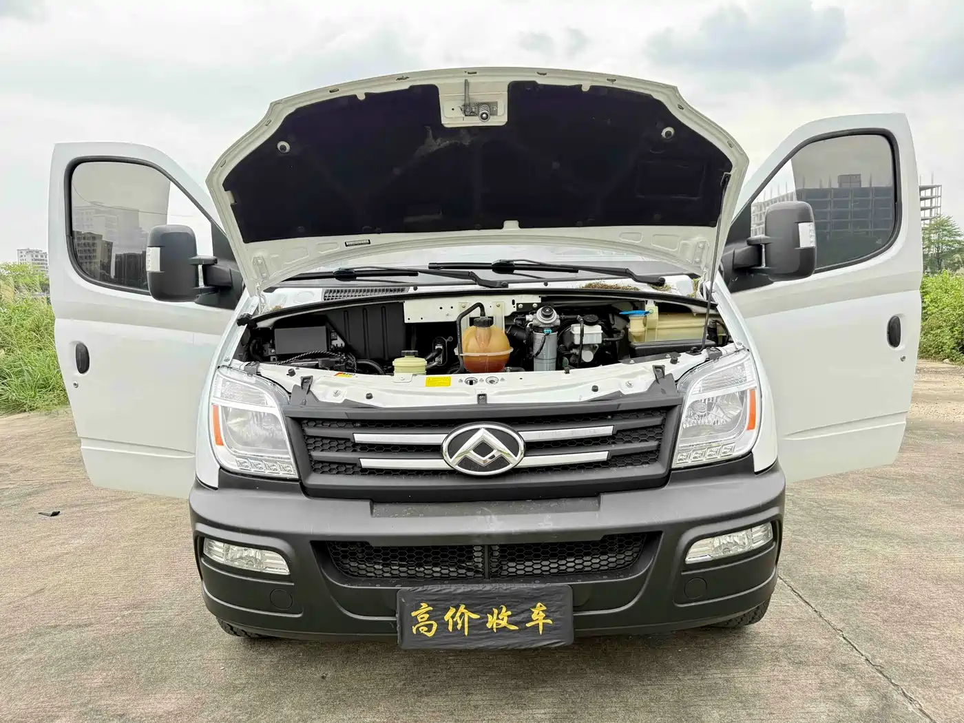 SAIC Maxus Xintu V80 2019 2.0T Plus 6MT Aoyun Short Wheelbase Ultra-low Roof 5/6-seater фото 23