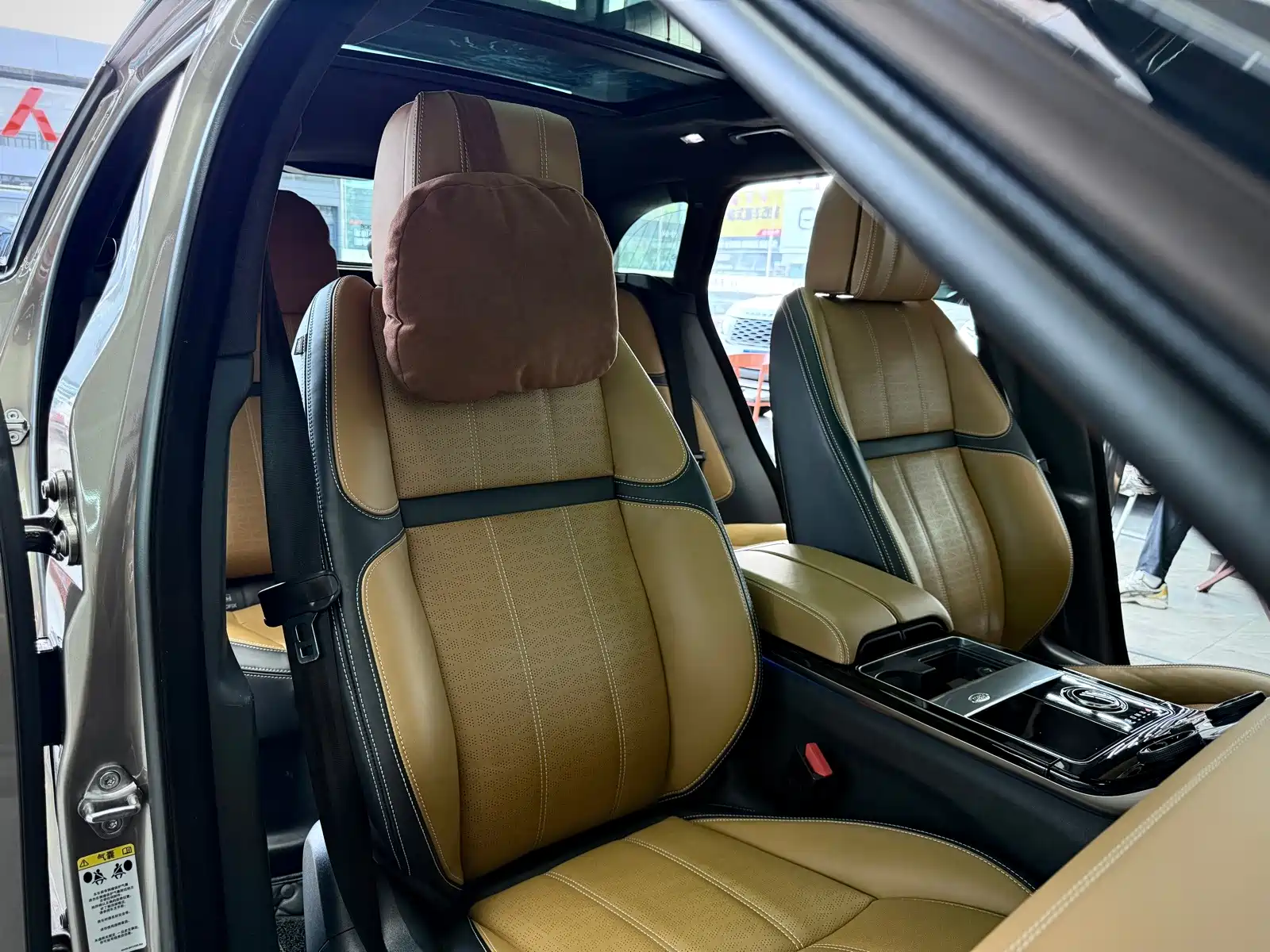 Фото 15 - Land Rover Range Rover Velar