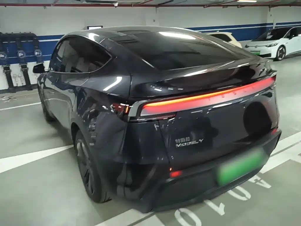 صورة 5 - Tesla Model Y