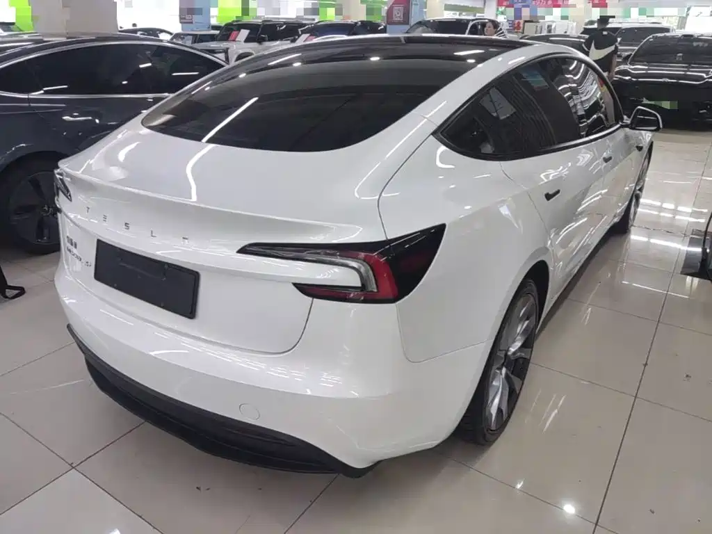 Фото 7 - Tesla Model 3
